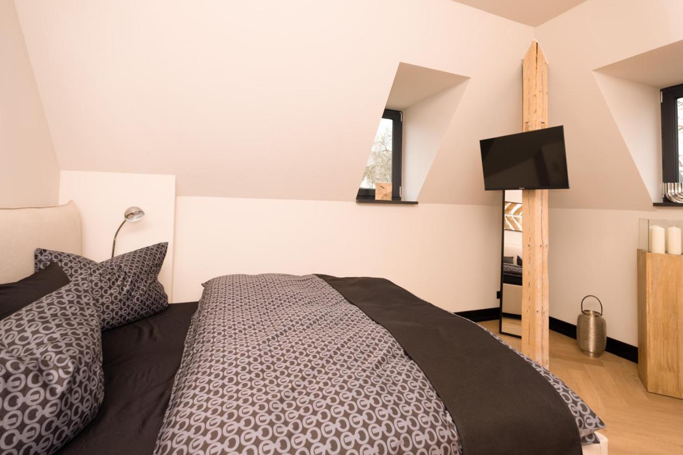 * Stadtvilla Plauen * * Aussergewoehnlich * 2 Zimmerwohnung * Zentrumsnah エクステリア 写真