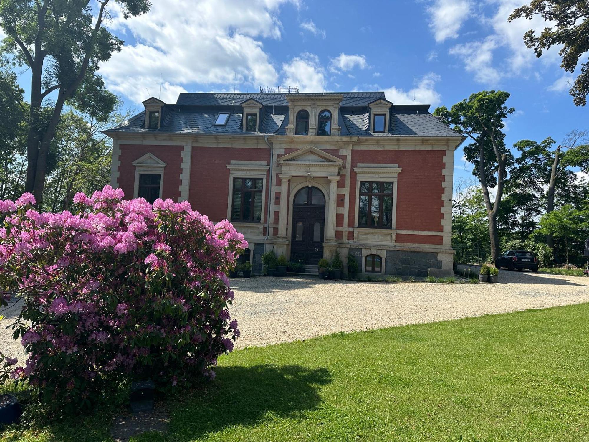 * Stadtvilla Plauen * * Aussergewoehnlich * 2 Zimmerwohnung * Zentrumsnah エクステリア 写真